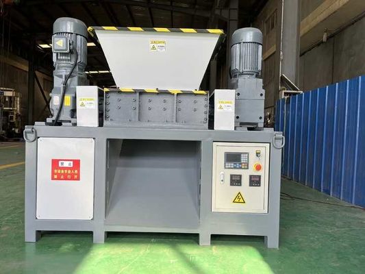 500-10000kg/h محطم الشعاع المزدوج ، محطم الشفرة الدوارة محطم للقذائف / البراميل