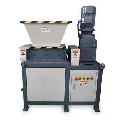 60-80rpm شاحنة النفايات إطارات محطمة محطمة إعادة تدوير المطاط