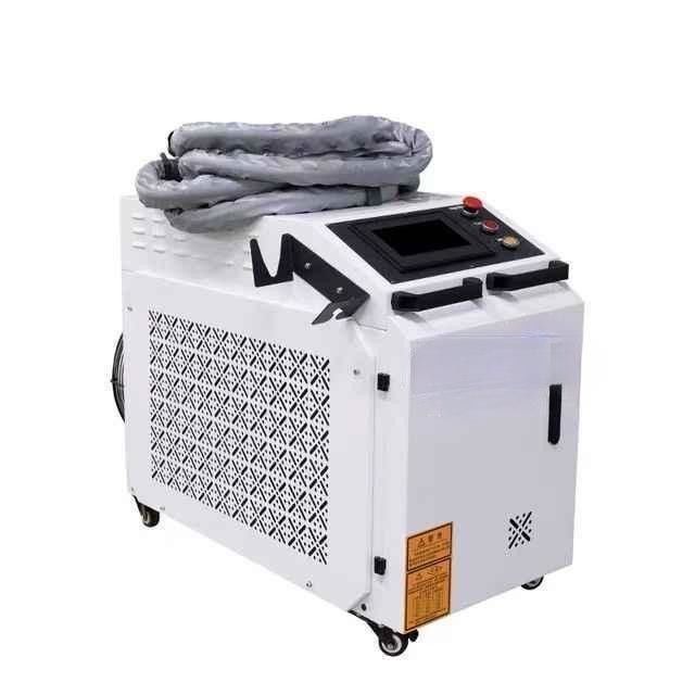 آلة تنظيف ليزر الألياف المحمولة 2000W لطلاء الصدأ طلاء طلاء زيت إزالة الغبار